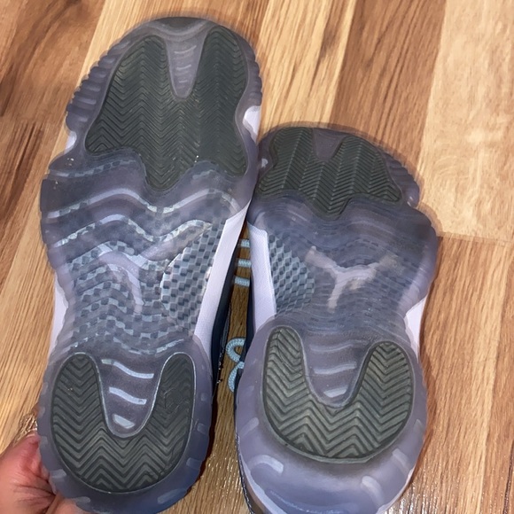 Jordan 11’s low top retro cool grays, size 6.5 in women’s - Picture 7 of 8